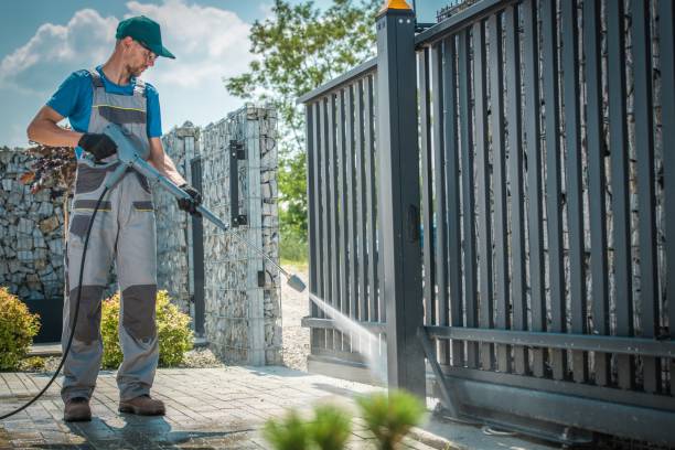 Best Animal Enclosure Cleaning  in Manitowoc, WI